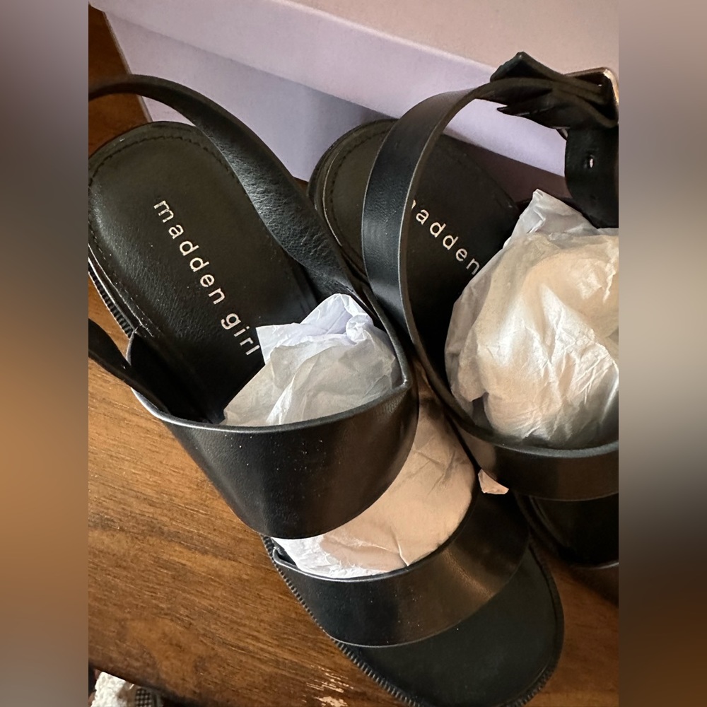 Madden Girl Strappy Black Wedges Size 8 Style Toola - Picture 2 of 5